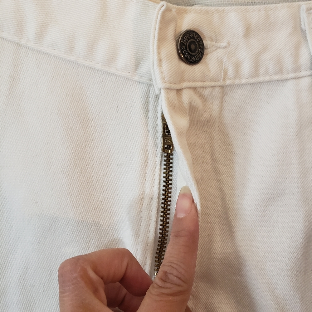 5/$15 14P Lee Jeans White Denim Shorts - Picture 3 of 7